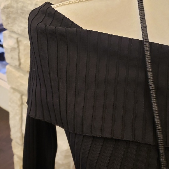 BCBGMAXAZRIA off the shoulder top - Picture 2 of 3